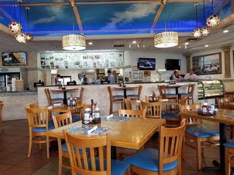 Yeero village - Pasta Bella Family Grill offer you delicious Italian food in combination of a peaceful traditional Italian environment and decoration great to share with your family and enjoy a traditional Italian-American experience.